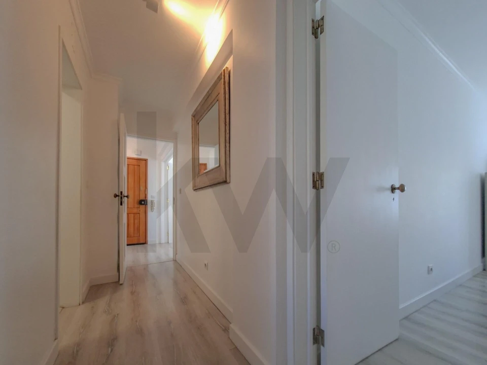 Apartamento T2 para Venda em Carcavelos e Parede Foto 26