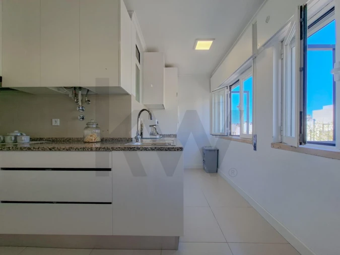 Apartamento T2 para Venda em Carcavelos e Parede Foto 4