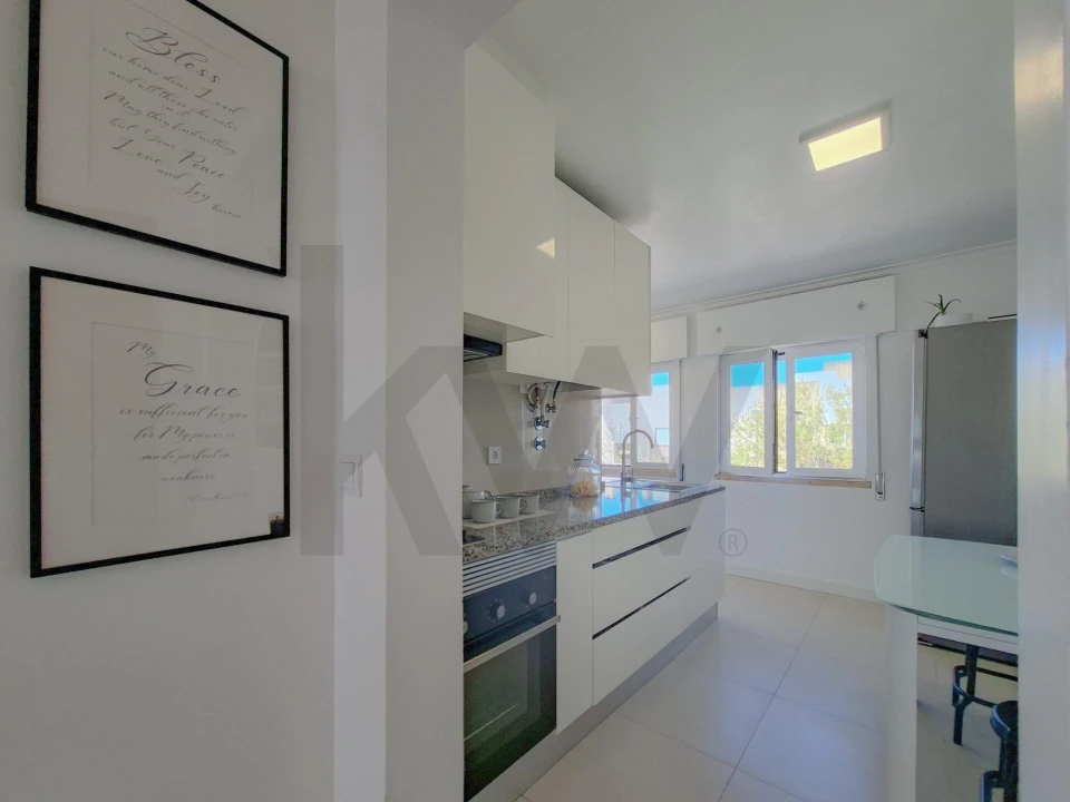 Apartamento T2 para Venda em Carcavelos e Parede Foto 1