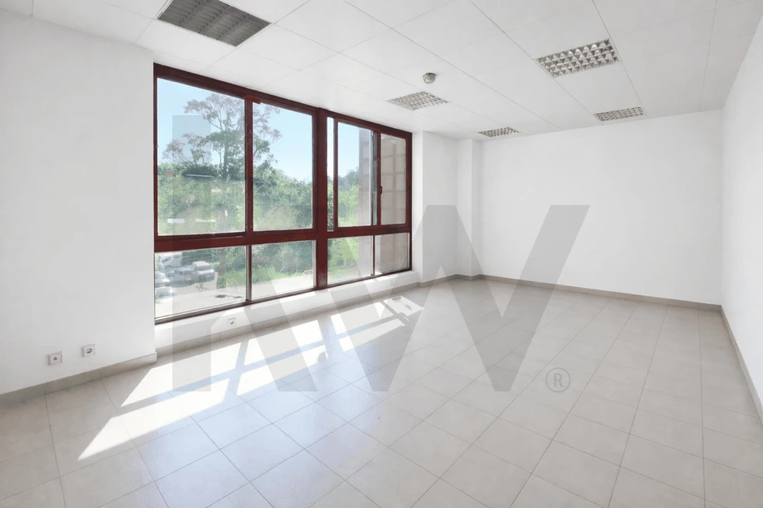 Escritório para Arrendamento em São Domingos de Benfica Foto 2