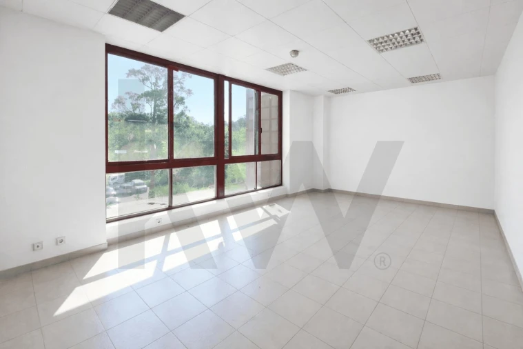 Escritório para Arrendamento em São Domingos de Benfica Foto 2