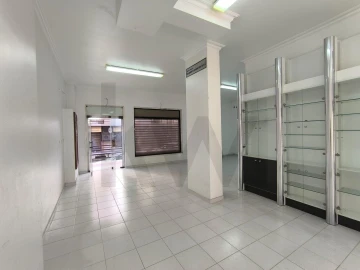 Loja para Arrendamento em Casal de Cambra