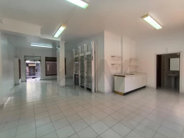 Loja para Arrendamento em Casal de Cambra