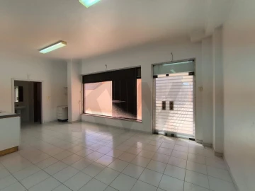 Loja para Arrendamento em Casal de Cambra