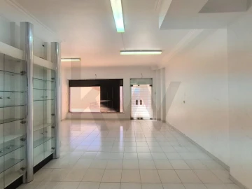 Loja para Arrendamento em Casal de Cambra
