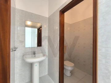 Loja para Arrendamento em Casal de Cambra