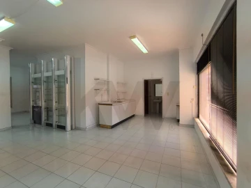 Loja para Arrendamento em Casal de Cambra