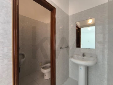 Loja para Arrendamento em Casal de Cambra