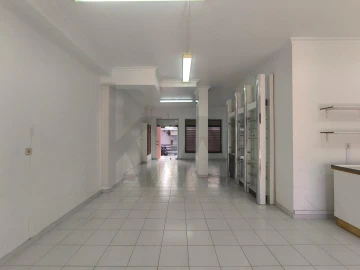 Loja para Arrendamento em Casal de Cambra