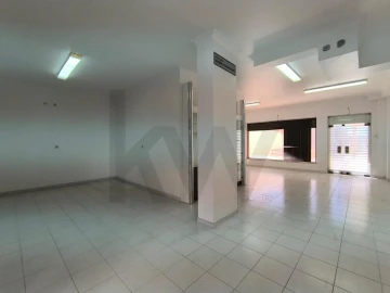 Loja para Arrendamento em Casal de Cambra