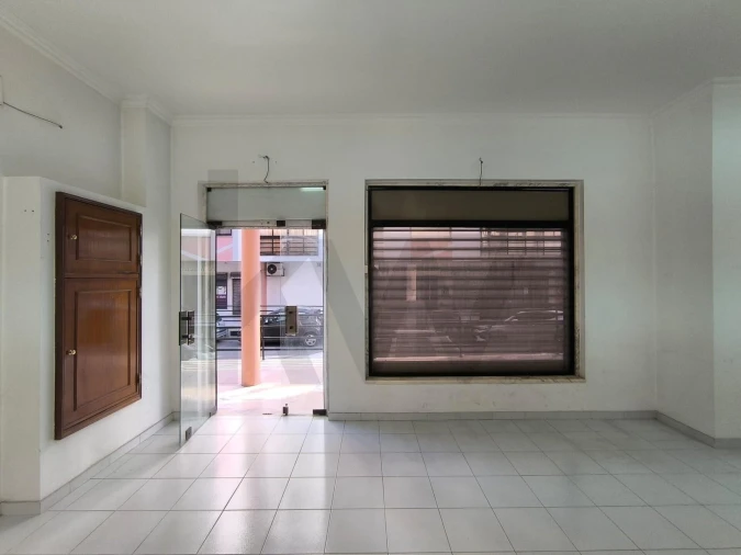 Loja para Arrendamento em Casal de Cambra Foto 22