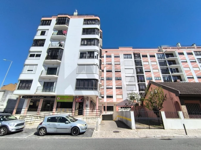 Loja para Arrendamento em Casal de Cambra Foto 24