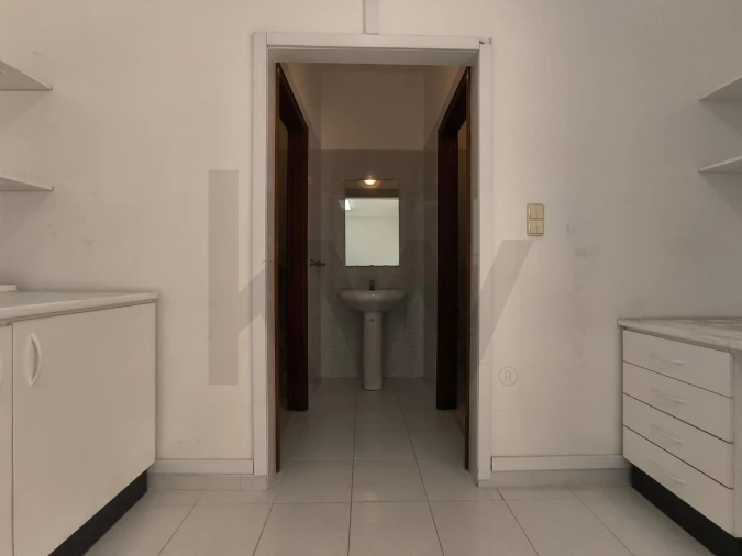 Loja para Arrendamento em Casal de Cambra Foto 16