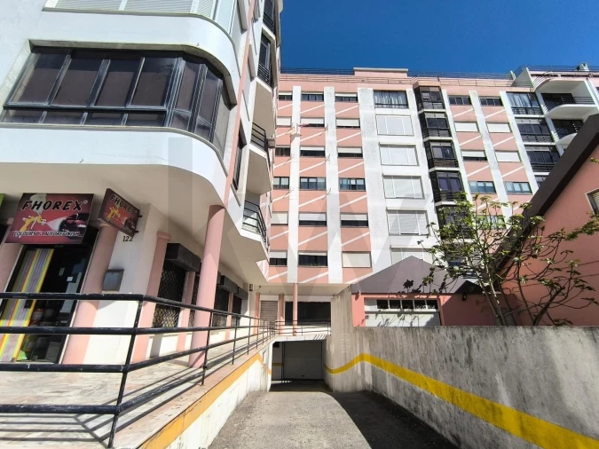 Loja para Arrendamento em Casal de Cambra Foto 25