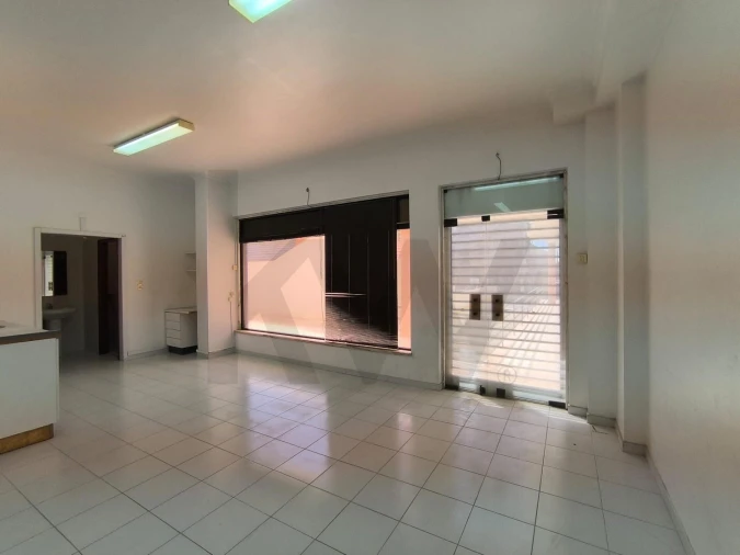 Loja para Arrendamento em Casal de Cambra Foto 12