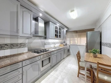 Apartamento T3 para Venda em Póvoa de Santa Iria e Forte da Casa