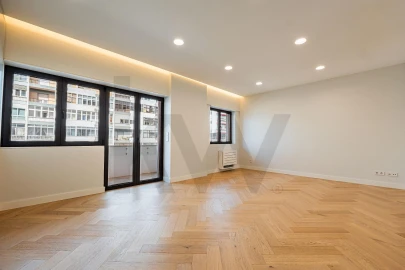 Apartamento T3 para Venda em Campolide