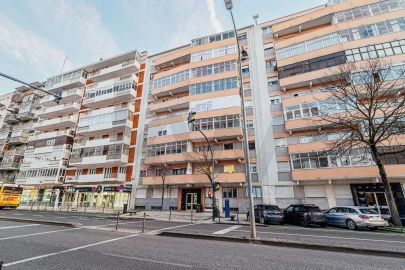 Apartamento T3 para Venda em Campolide