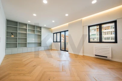 Apartamento T3 para Venda em Campolide