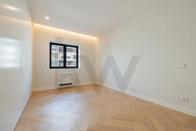 Apartamento T3 para Venda em Campolide