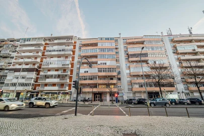 Apartamento T3 para Venda em Campolide