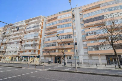 Apartamento T3 para Venda em Campolide