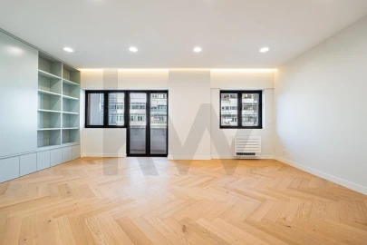 Apartamento T3 para Venda em Campolide