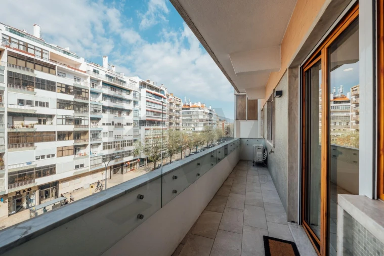 Apartamento T3 para Venda em Campolide Foto 9