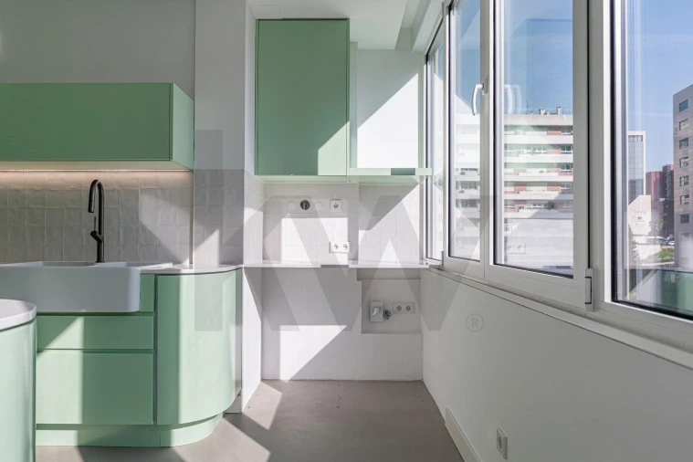 Apartamento T3 para Venda em Campolide Foto 18