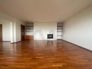 Apartamento T3 para Arrendamento em Aldoar, Foz do Douro e Nevogilde