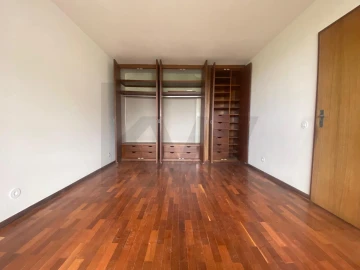 Apartamento T3 para Arrendamento em Aldoar, Foz do Douro e Nevogilde