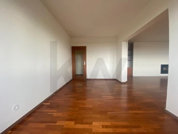 Apartamento T3 para Arrendamento em Aldoar, Foz do Douro e Nevogilde