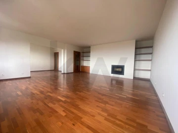 Apartamento T3 para Arrendamento em Aldoar, Foz do Douro e Nevogilde
