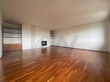 Apartamento T3 para Arrendamento em Aldoar, Foz do Douro e Nevogilde