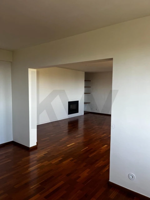 Apartamento T3 para Arrendamento em Aldoar, Foz do Douro e Nevogilde