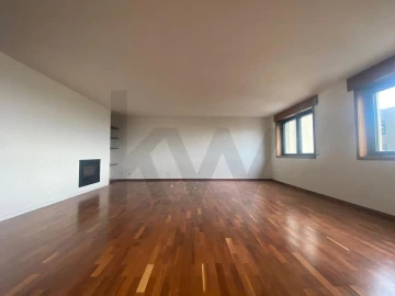 Apartamento T3 para Arrendamento em Aldoar, Foz do Douro e Nevogilde