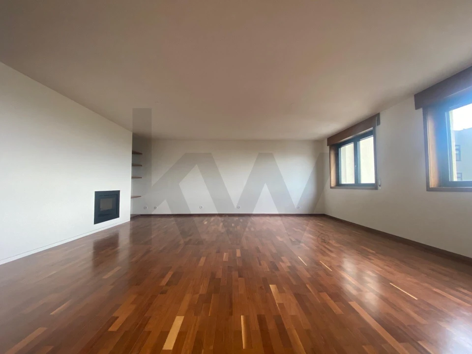 Apartamento T3 para Arrendamento em Aldoar, Foz do Douro e Nevogilde Foto 1