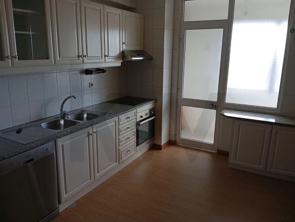 Apartamento T2 para Venda em Santa Maria da Feira, Travanca, Sanfins e Espargo Foto 3