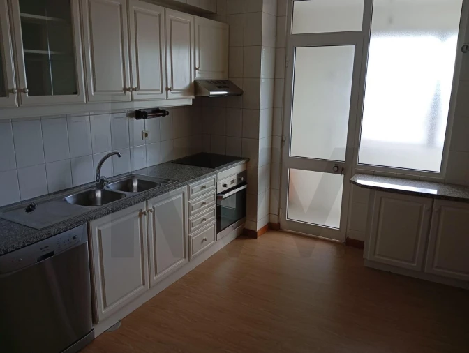 Apartamento T2 para Venda em Santa Maria da Feira, Travanca, Sanfins e Espargo Foto 3