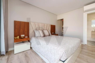 Moradia T5 para Venda em Loule (São Clemente)