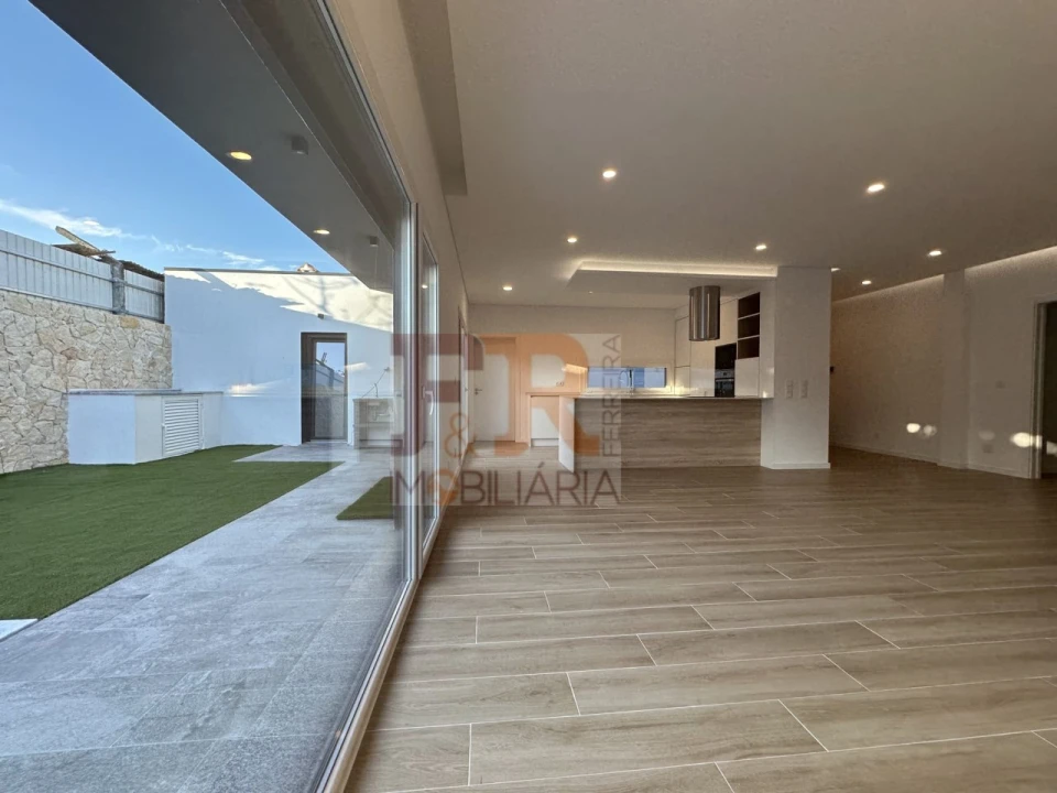 Moradia T3 para Venda em Fernao Ferro Foto 2