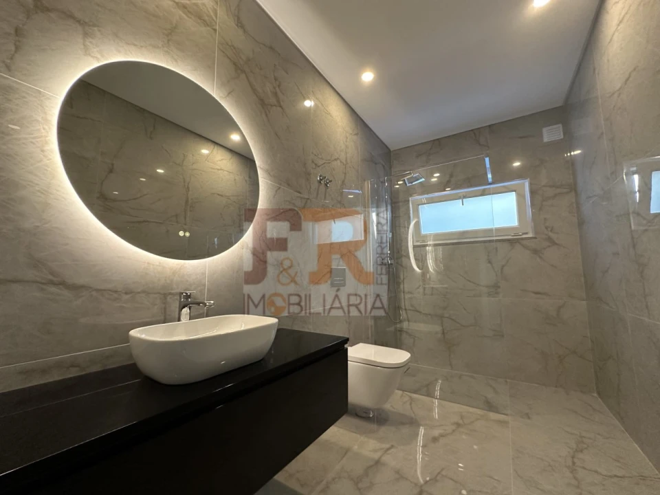 Moradia T3 para Venda em Fernao Ferro Foto 4