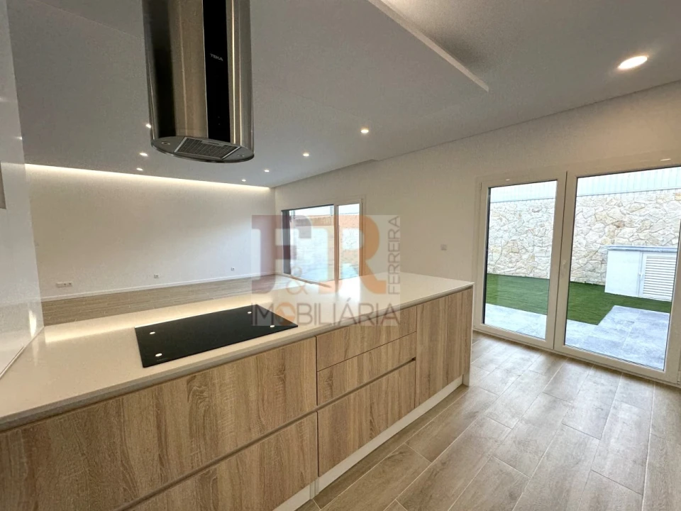 Moradia T3 para Venda em Fernao Ferro Foto 7