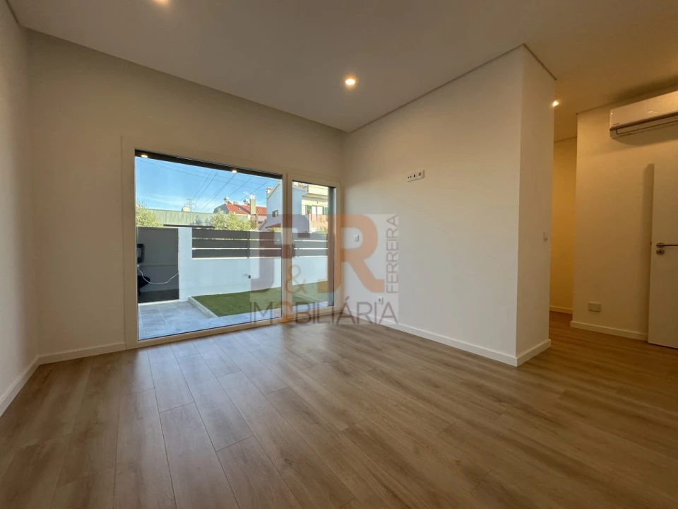 Moradia T3 para Venda em Fernao Ferro Foto 11