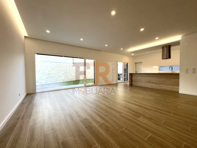 Moradia T3 para Venda em Fernao Ferro Foto 9