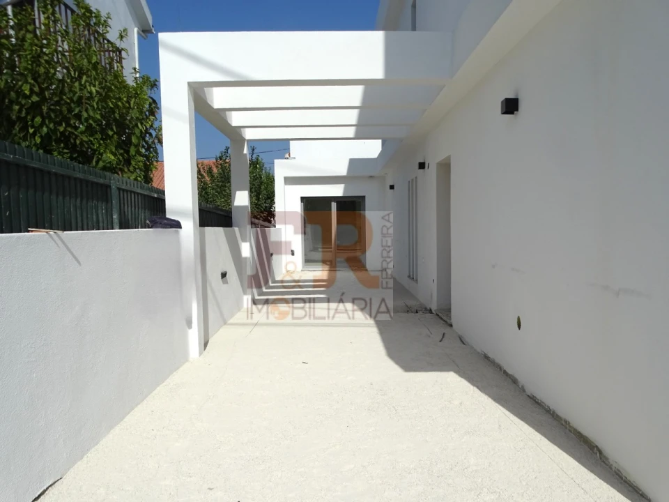 Moradia T2 para Venda em Fernao Ferro Foto 3