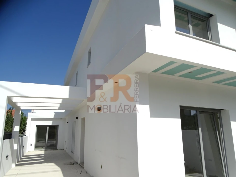 Moradia T2 para Venda em Fernao Ferro Foto 9