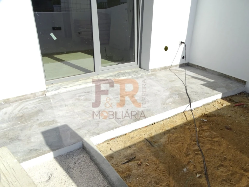 Moradia T2 para Venda em Fernao Ferro Foto 14