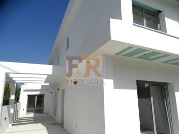 Moradia T2 para Venda em Fernao Ferro