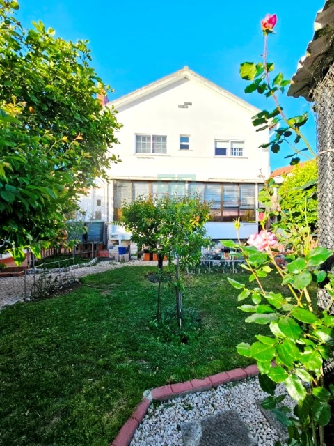 Moradia T6 para Venda em São Domingos de Rana